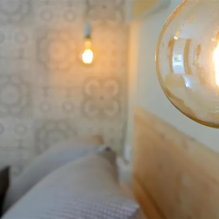 *new* Cerca De La Mezquita *