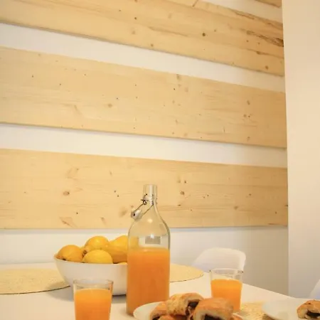 *new* Cerca De La Mezquita *