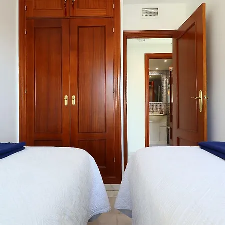 *new* Cerca De La Mezquita *