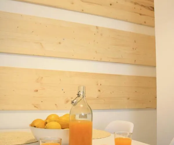 *new* Cerca De La Mezquita *