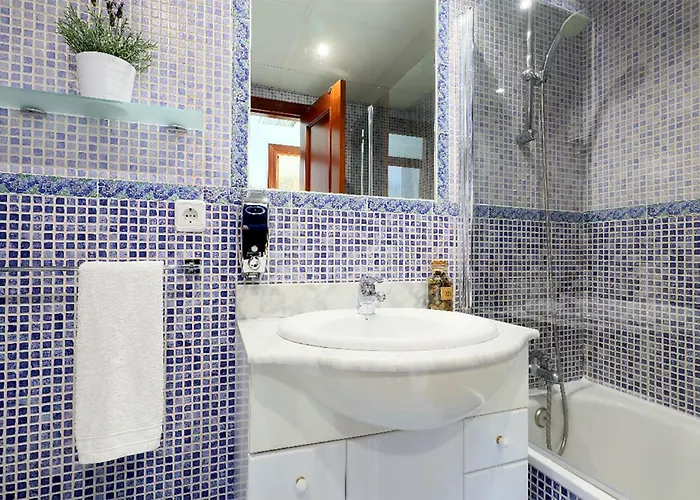 *new* Cerca De La Mezquita *