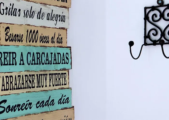 *new* Cerca De La Mezquita *