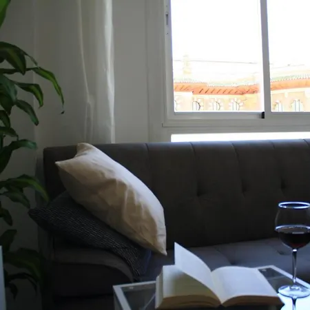 *new* Cerca De La Mezquita