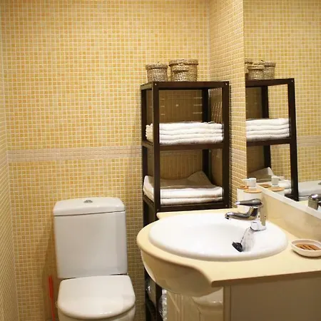 *new* Cerca De La Mezquita