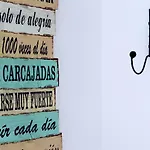 *new* Cerca De La Mezquita *